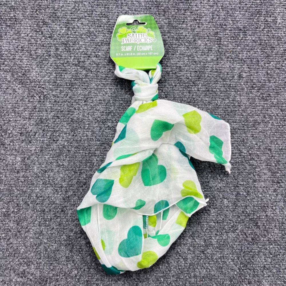 Greenbrier International St Patricks Day Shamrock Heart Green White Scarf